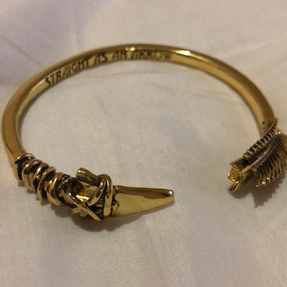 Han cholo gold arrow bracelet